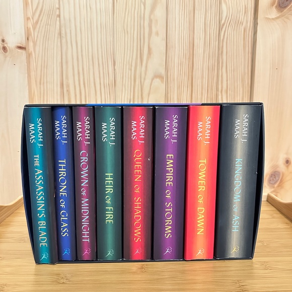 Throne of Glass Complete Collection Box Set - Picture 3 of 6